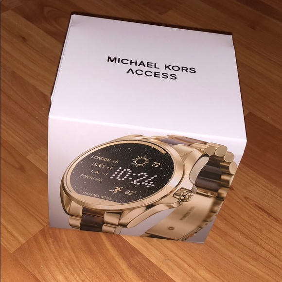 Michael Kors Access Watch tried on ONCE - Picture 3 of 4